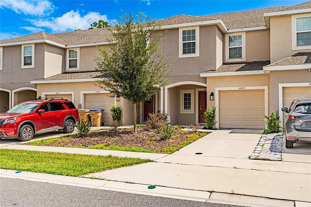 3 bed, 2.5 bath, 1663 sqft, $2,000 — Photo 1