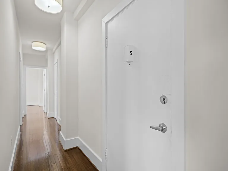 NEW QUIN APARTMENTS — Photo 11