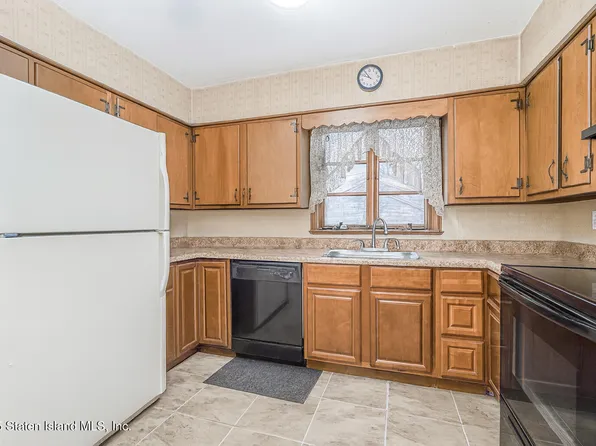 35 Shawnee Street image 11 of 24