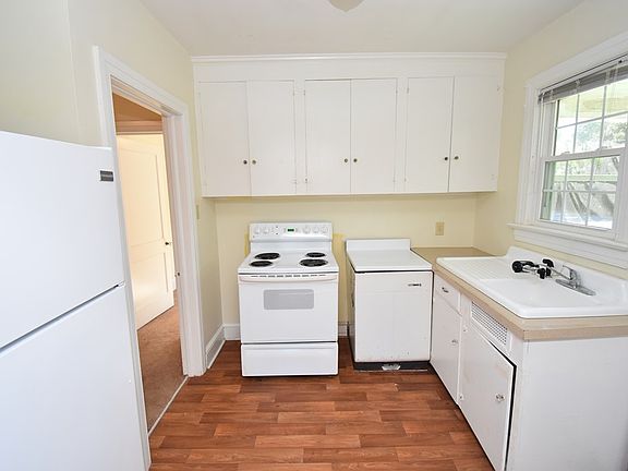 3rd image of 616 S Andrews Ave