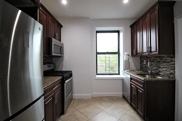 Rented by Hagstrom Management Inc | media 4