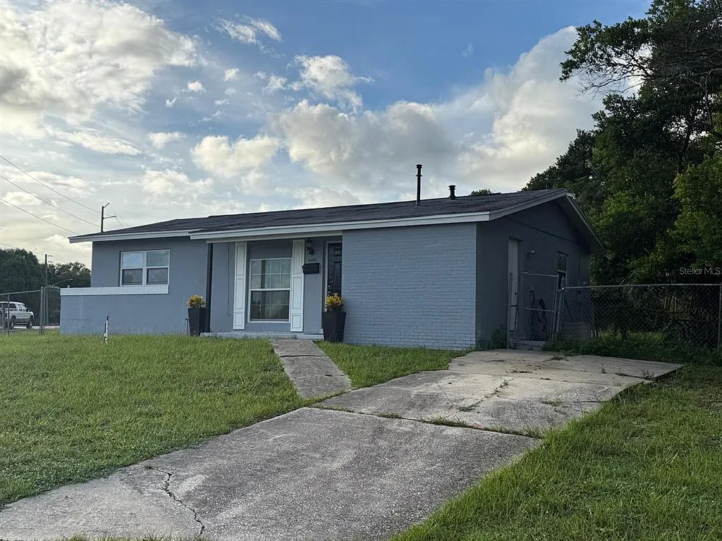 3 bed, 2.0 bath, 1000 sqft, $1,725 — Photo 4