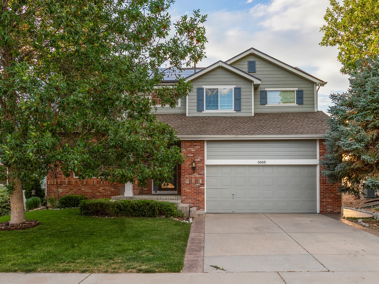 5 bed, 2.5 bath, 2763 sqft, $4,000 — Photo 2