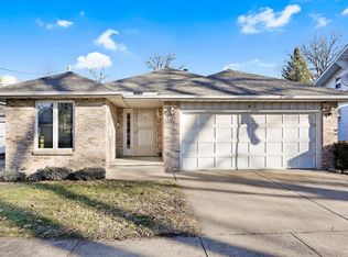 418 E Main St, Monticello, IL 61856