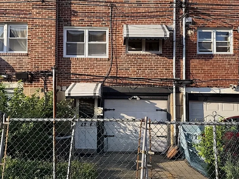 2206 Knorr St — Photo 14