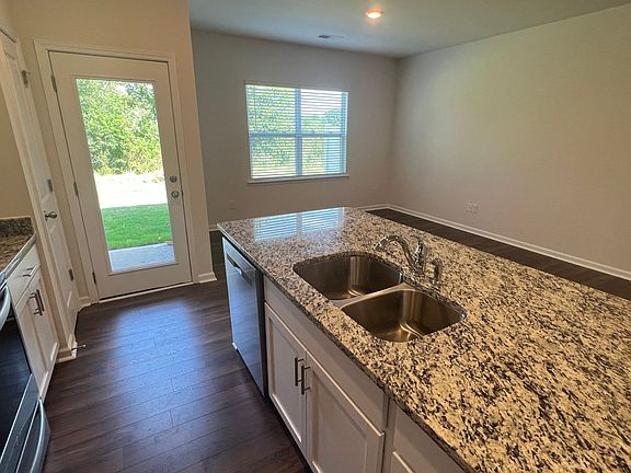 5th image of 113 Sunriff Ct