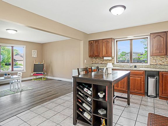 5th image of 2206 Brookwood Ct