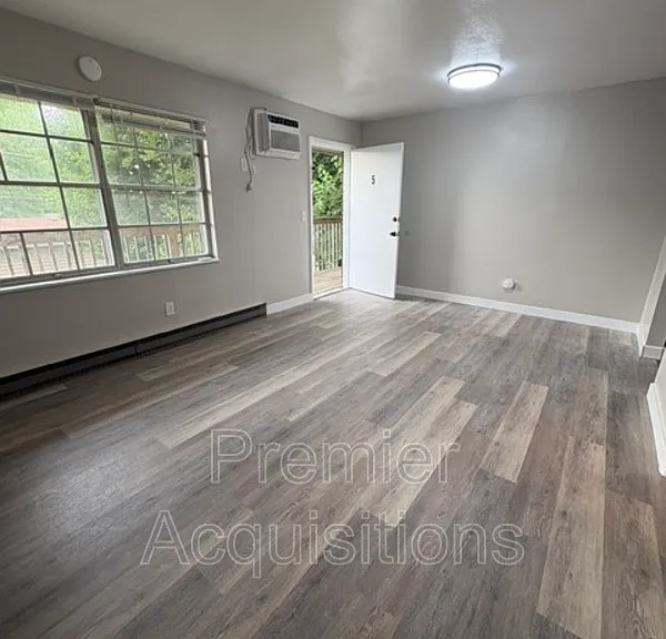 307 N 45th St — Photo 2