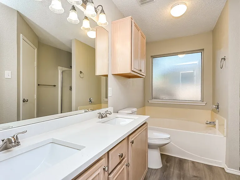 10217 Cypress Hills Dr — Photo 11