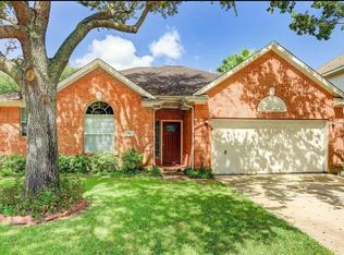 902 Norfolk Dr, Pearland, TX 77584