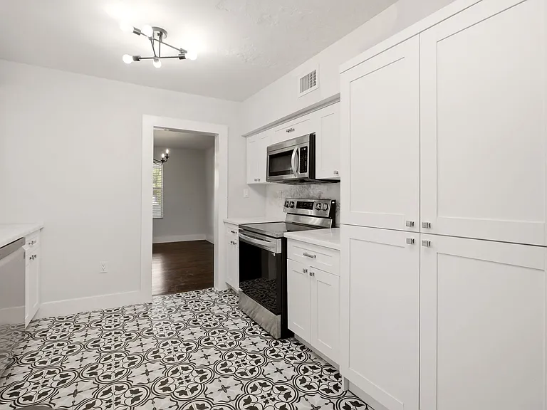 7121 SW 63rd Ave — Photo 10