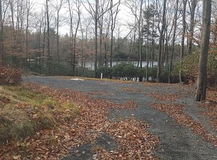 2420 Overlook Ln, Pocono Pines, PA