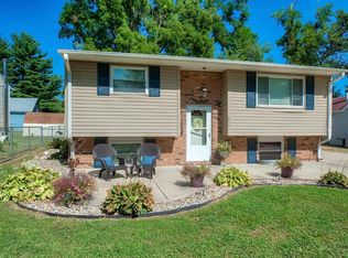 6013 Boyd St, Godfrey, IL 62035