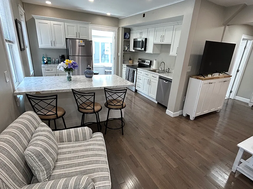 3 1/2 Bull St #2