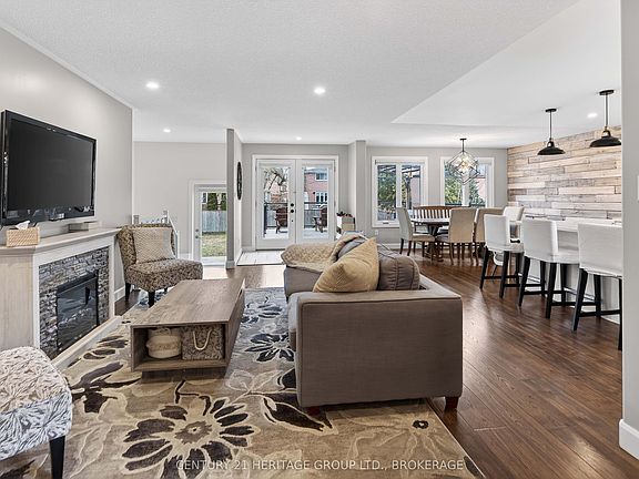 4th image of 981 Woodbine Rd