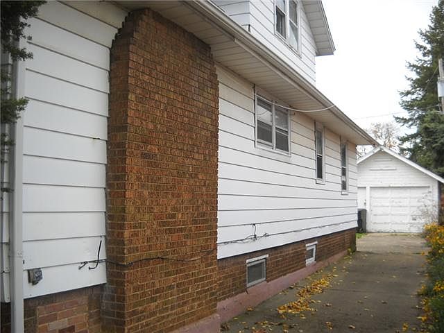 2nd image of 208 Burton Ave