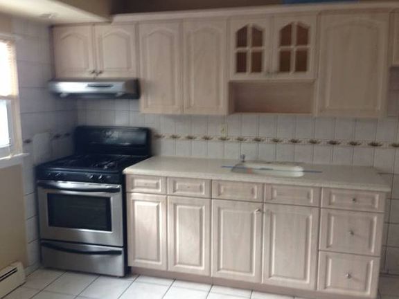 4th image of 131 1st Ave