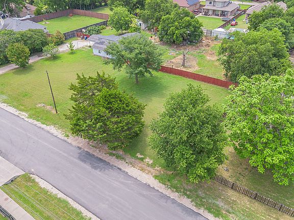 4th image of 816 Balkan Ln