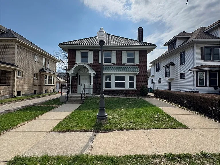 117 W Humboldt Pkwy #B — Photo 2