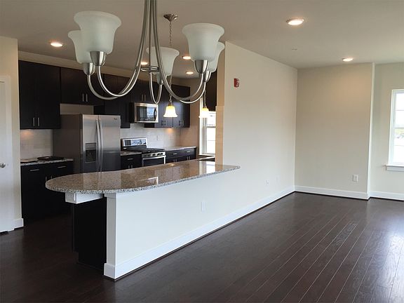 5th image of 2903 Bleeker St Unit 205