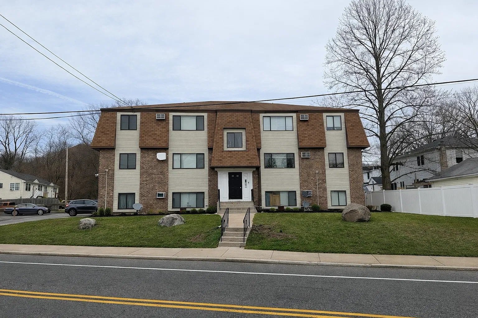2 bed, $1,600 — Photo 2