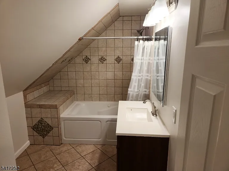 52 Vetrone Dr — Photo 9