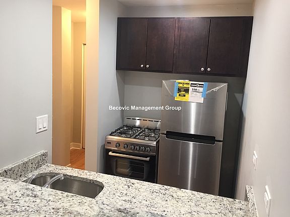 3rd image of 5750 N Kenmore Ave APT 209
