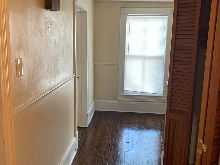 1430 Chapman Ave SW — Photo 3