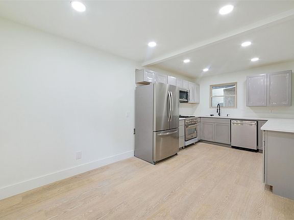 5th image of 8807 Merion Cir