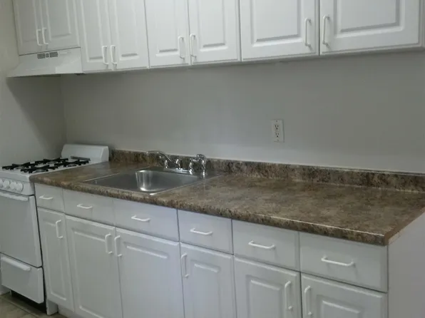 81 Lindale St, Stamford, CT 06902