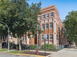 1400 W Byron St APT 2E, Chicago, IL 60613