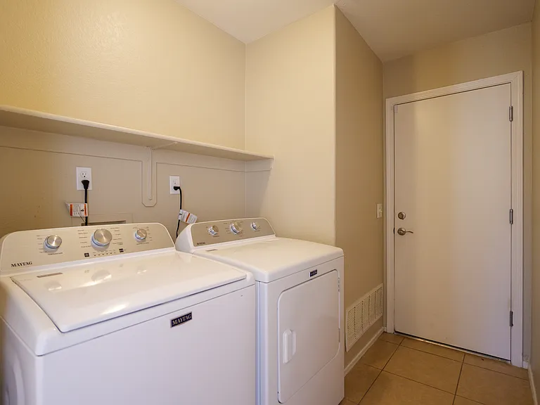 1672 W Wood Crest Ct — Photo 20