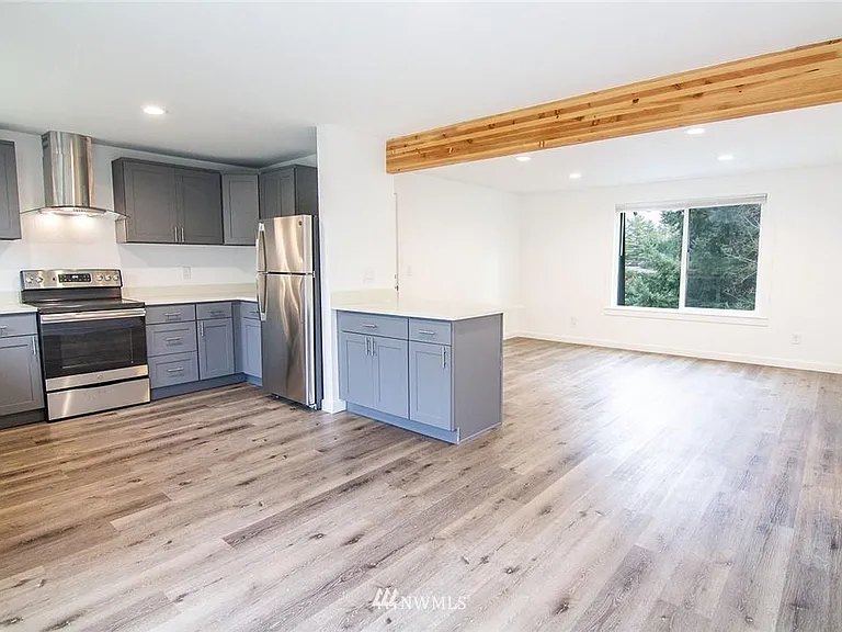 5034 S 58th St #B — Photo 2