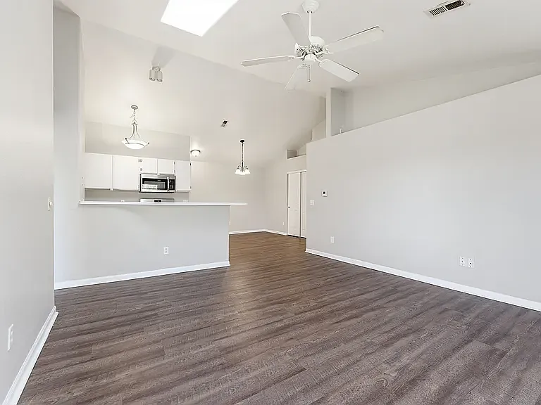 Oasis Apartments — Photo 10