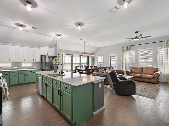 4th image of 153 Coronella Dr