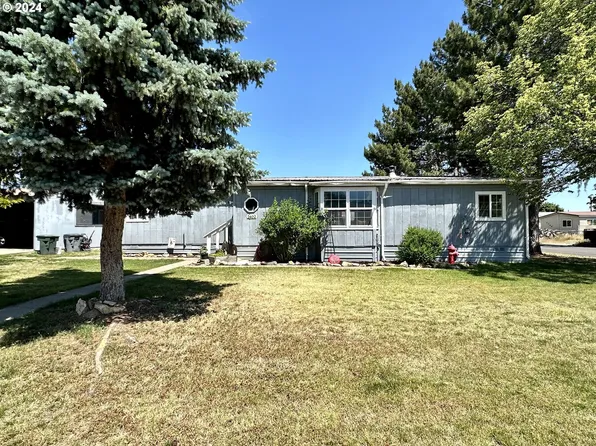 2402 Empire Dr, La Grande, OR 97850