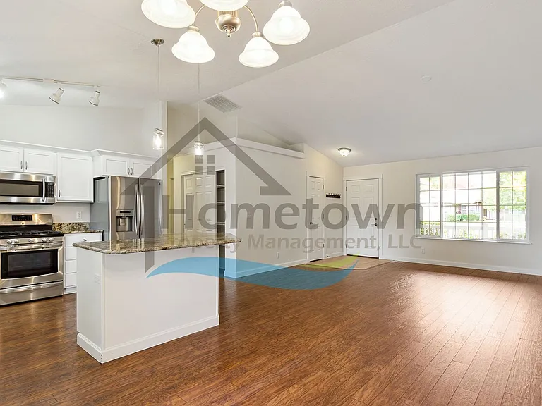 7358 N Aaron St — Photo 9