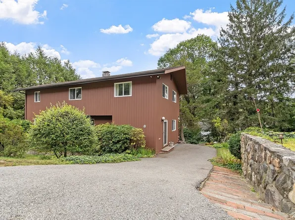 8 Marlboro Rd, Lexington, MA 02421