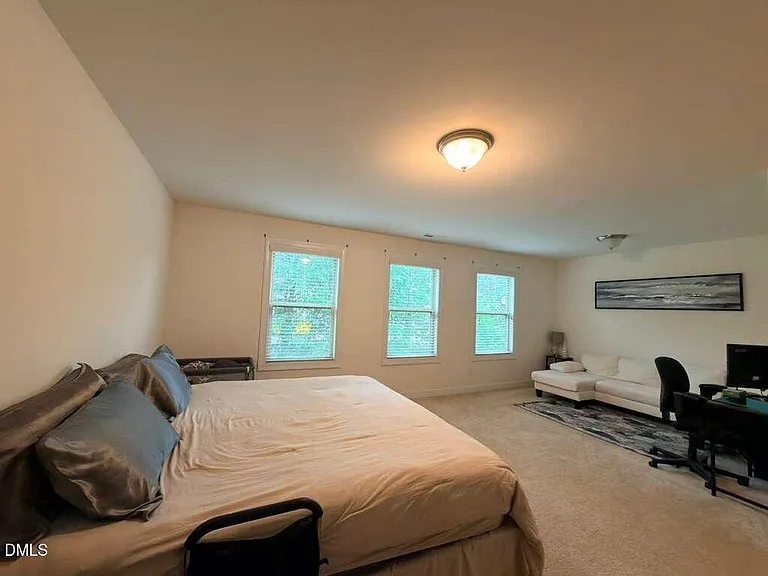 735 Lampwick Ln — Photo 17