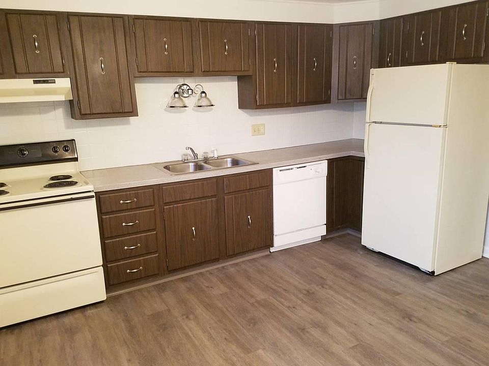 1st image of 13 Losson Garden Dr APT 3