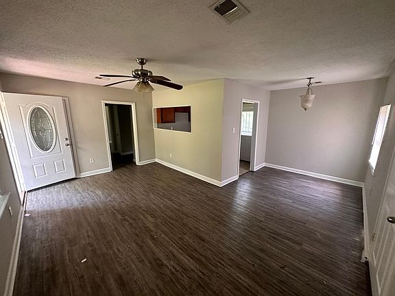 3rd image of 4006 E Whitehaven Park Cir