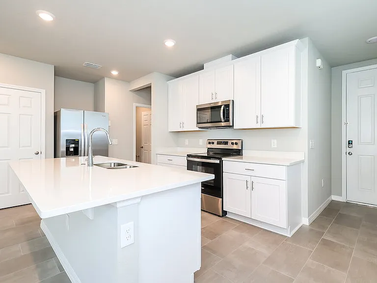 803 Legacy Dr — Photo 7
