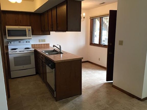 4th image of 5501 S 31st St