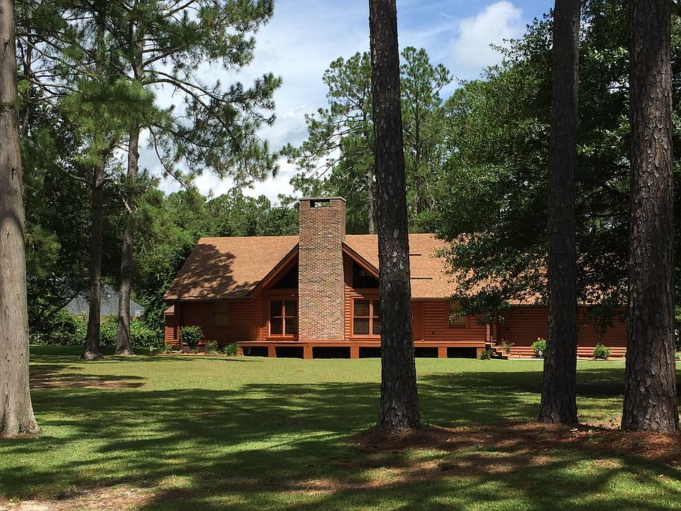 Log home on 1.5 Acres