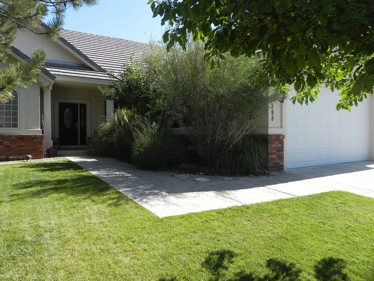 3 bed, 2.0 bath, $3,200 — Photo 1