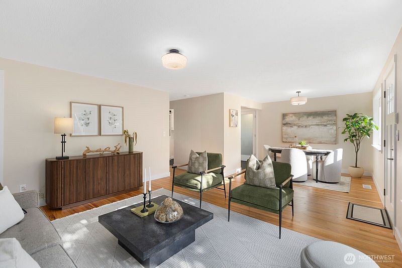 5th image of 3318 20th Avenue S