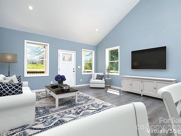 5th image of 105 Oxford Cir
