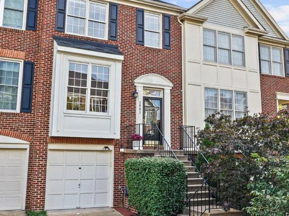 3903 Charles Ave, Alexandria, VA 22305