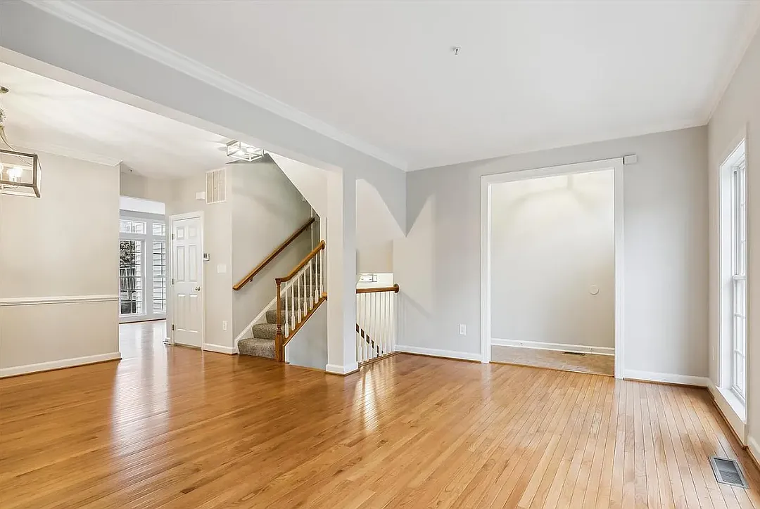 3 bed, 2376 sqft, $3,510 — Photo 3
