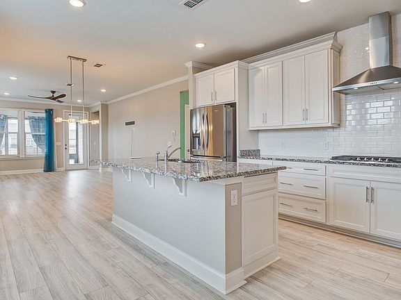 4th image of 331 Dahlia Row Dr